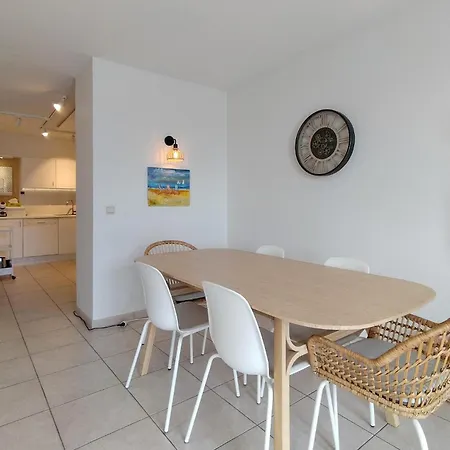 アパート 2 Bedroom Lovely In